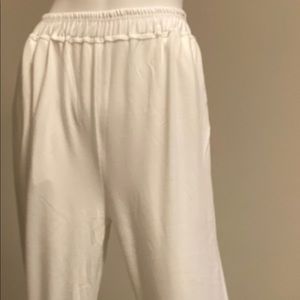 White simple sweatpants.